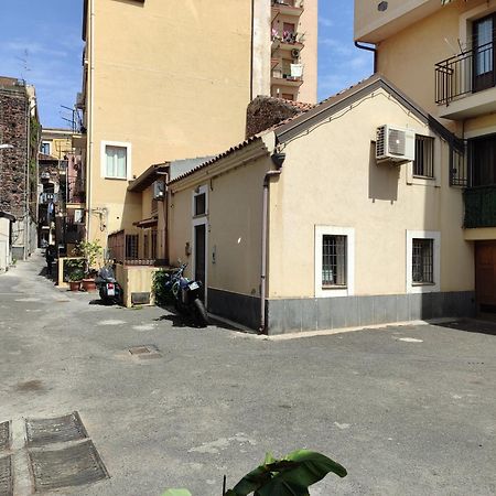 Le Case Del Cortile Катания Экстерьер фото