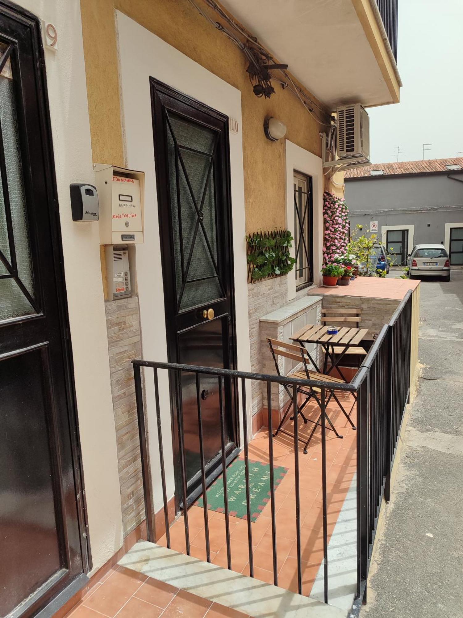 Le Case Del Cortile Катания Экстерьер фото