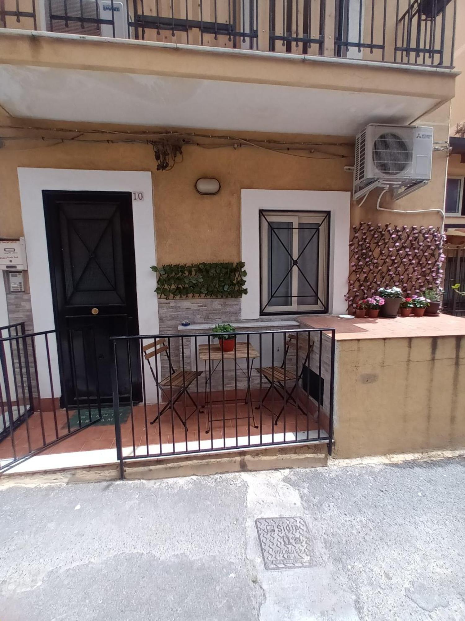Le Case Del Cortile Катания Экстерьер фото
