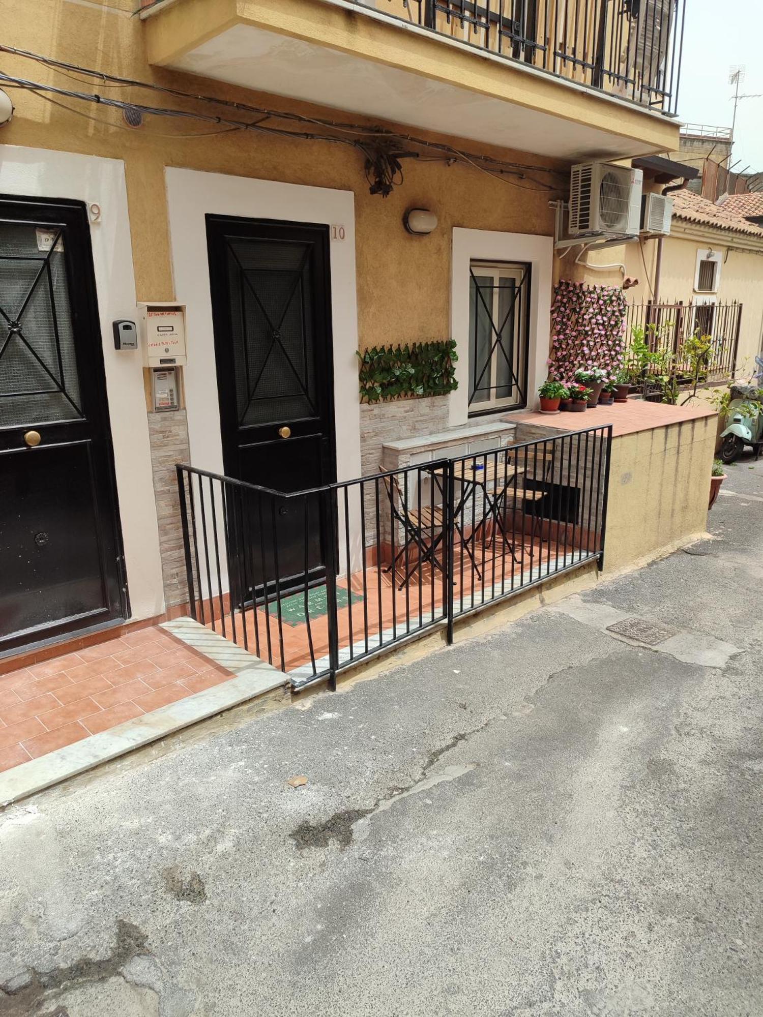 Le Case Del Cortile Катания Экстерьер фото