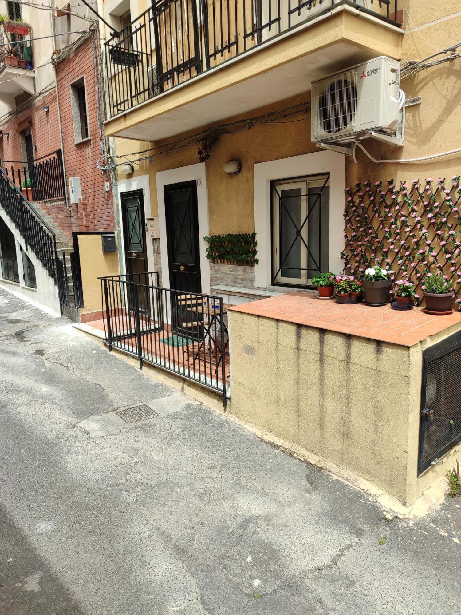 Le Case Del Cortile Катания Экстерьер фото