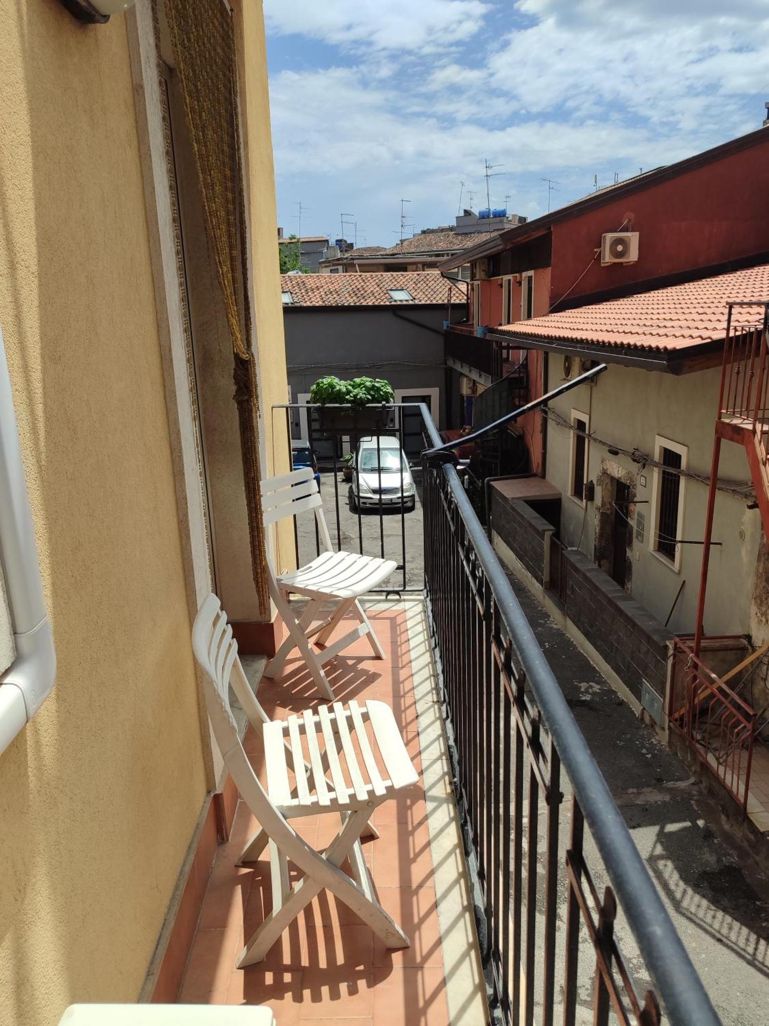 Le Case Del Cortile Катания Экстерьер фото